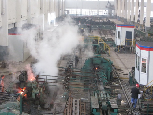 酒泉无缝钢管厂家生产车间